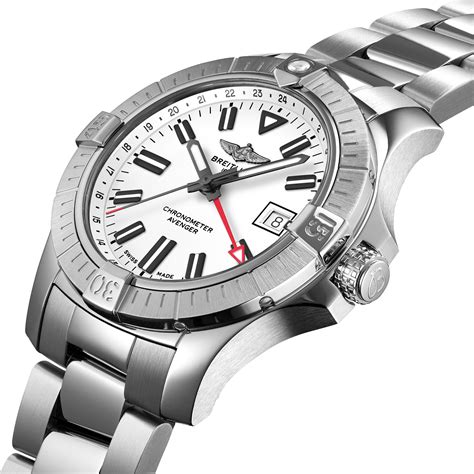 breitling avenger automatic gmt.